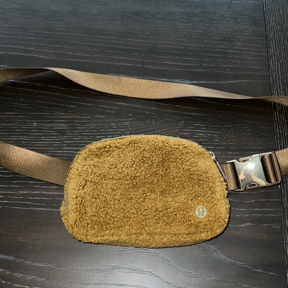 Lululemon Everywhere Belt Bag 💫